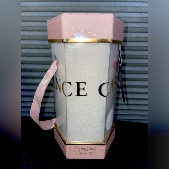 NWT Vince Camuto 21” X 72” Cream Scarf - Picture 1 of 3